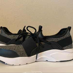 Fabletics EUC sneakers size 10.5